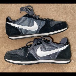 Nike Genicco Shoes